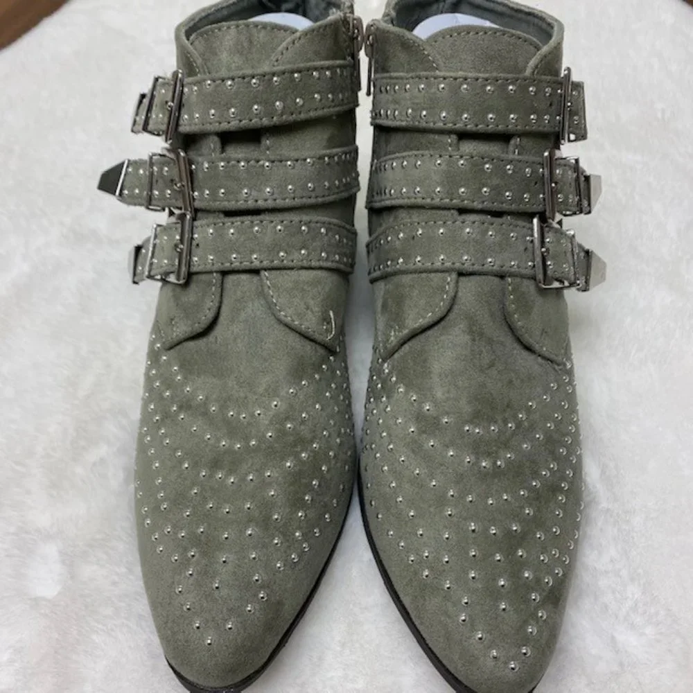 Qupid Olive‎ Muni Studded Ankle Bootie, size 7